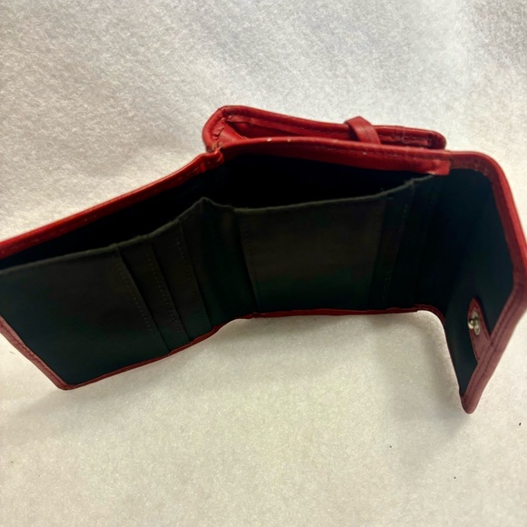 Fossil Vintage Red Leather Trifold ID Wallet - Picture 5 of 16